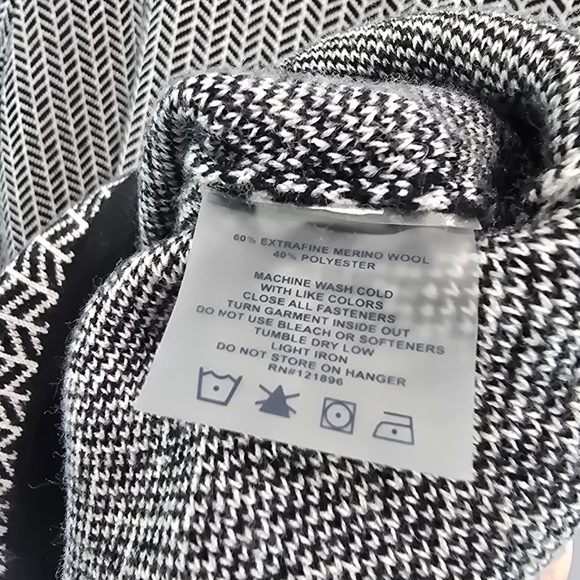 Title Nine Sweater Womens Medium Black Merino Wool Pullover Barra Mock Neck - Picture 8 of 11